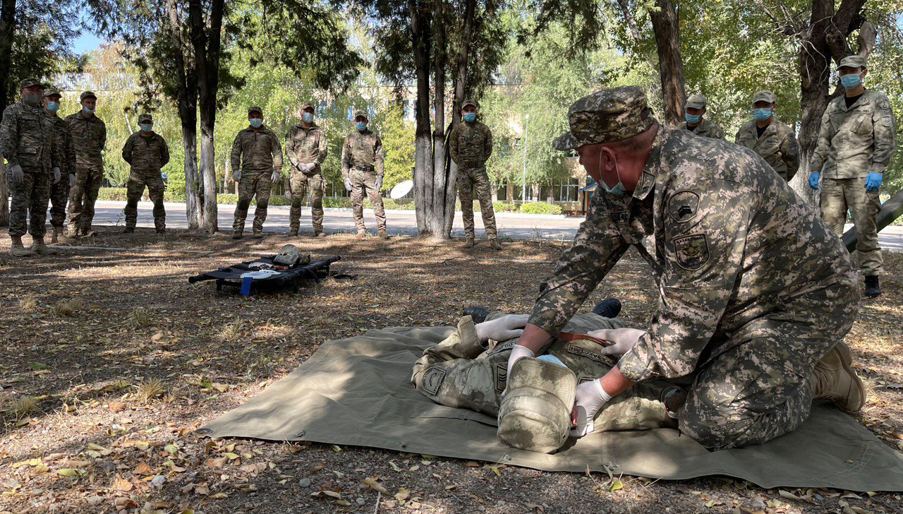 Военнослужащие проходят курсы оказания первой помощи