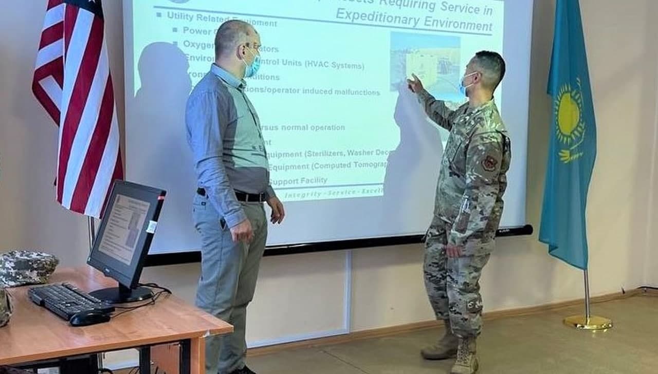 Казахстанские военные медики обменялись опытом с американскими коллегами в сфере медицинской логистики