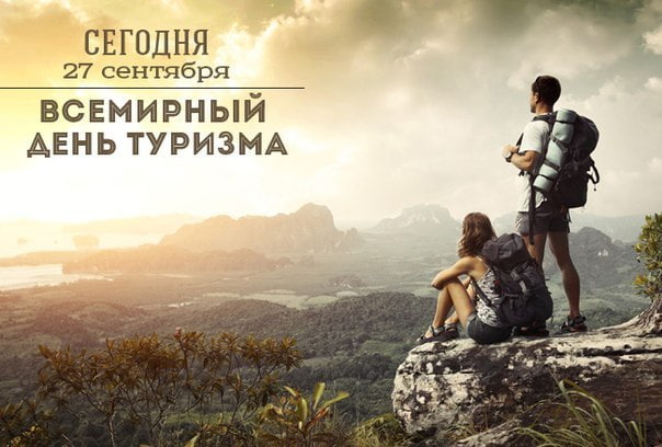 Үлкен қауындары бар әдемі аққұба және нәзік киска