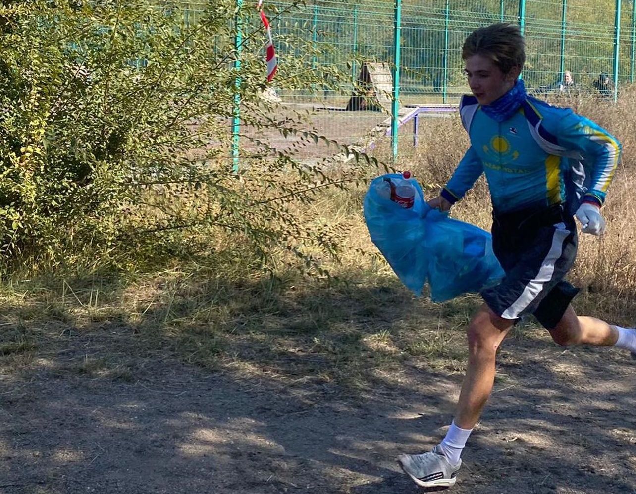 Молодёжь за чистый город: Карагандинцы на бегу собрали 70 мешков мусора