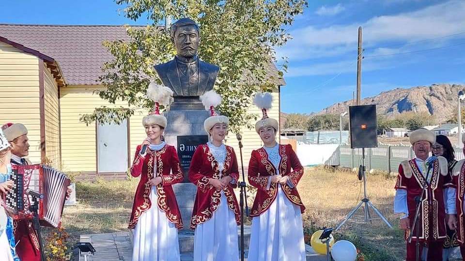 Ақтоғай ауданы Қаратал ауылында Әлихан Бөкейхановтың мүсіні орнатылды