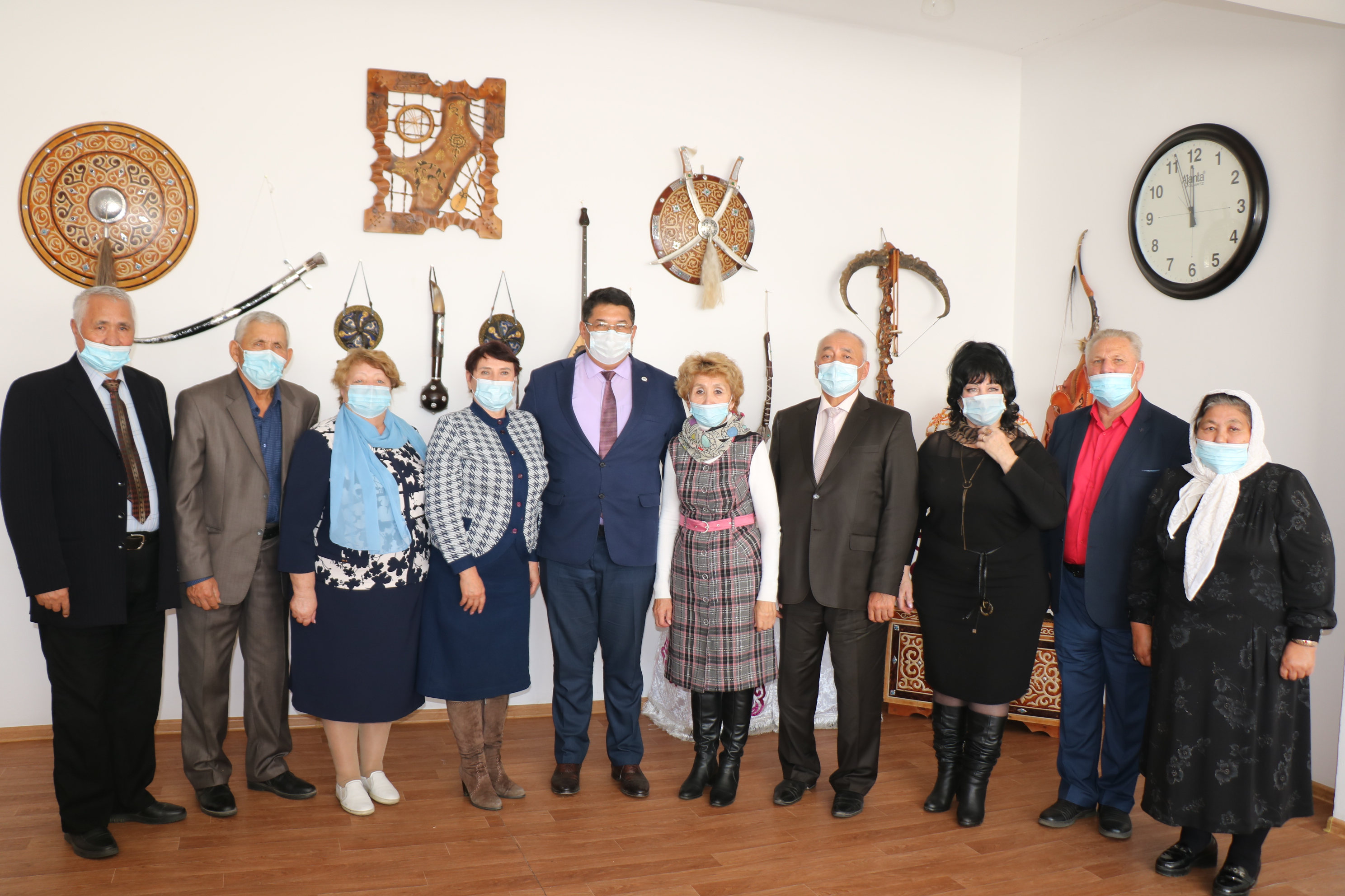 Кемеңгердің төрінде  күнде жиын
