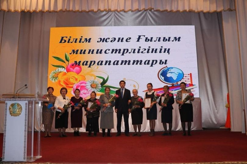 Министр образования и науки Асхат Аймагамбетов принял участие в акции «Поздравь своего учителя»