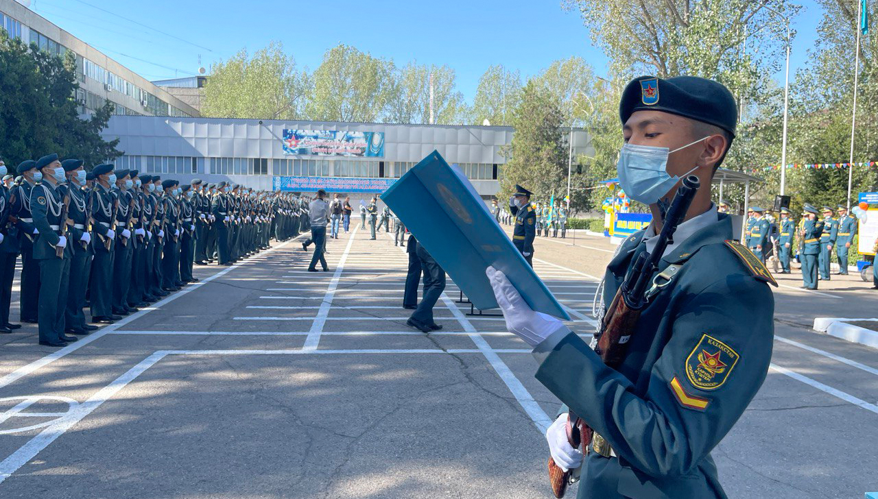 Курсанты Военно-инженерного института радиоэлектроники и связи приняли присягу