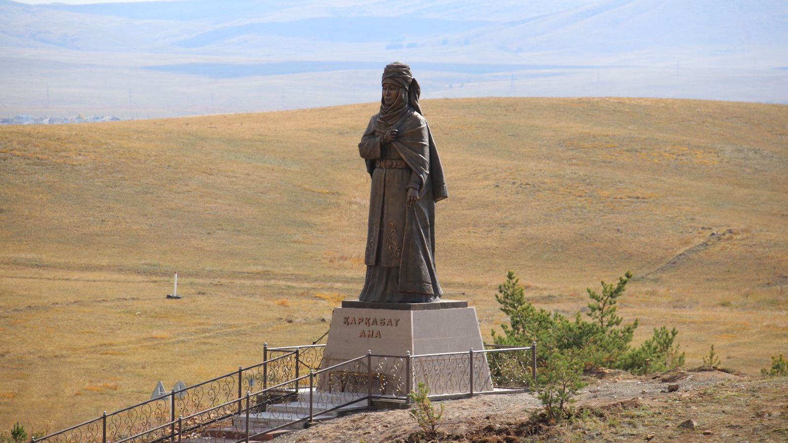 В Каркаралинске открыли памятник матери Великой степи