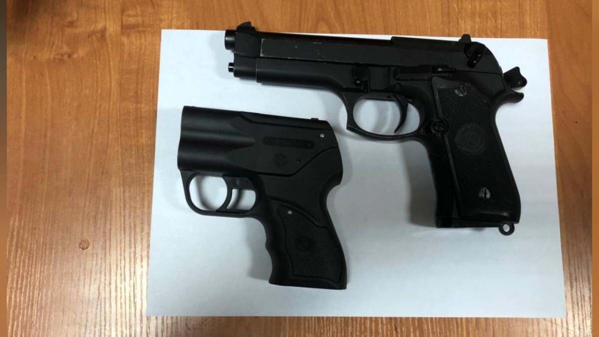 Два пистолета и психотропные вещества изъяли у четверых жителей Атырау