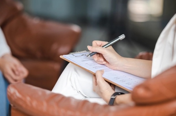 Мазасыздық пен күйзелістен қалай құтылуға болады: дәрігер кеңесі