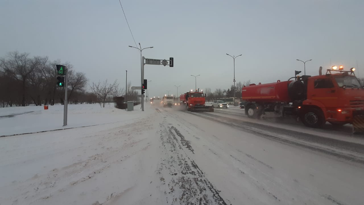 Свыше 1800 дорожных рабочих задействовано в снегоуборочных работах в столице