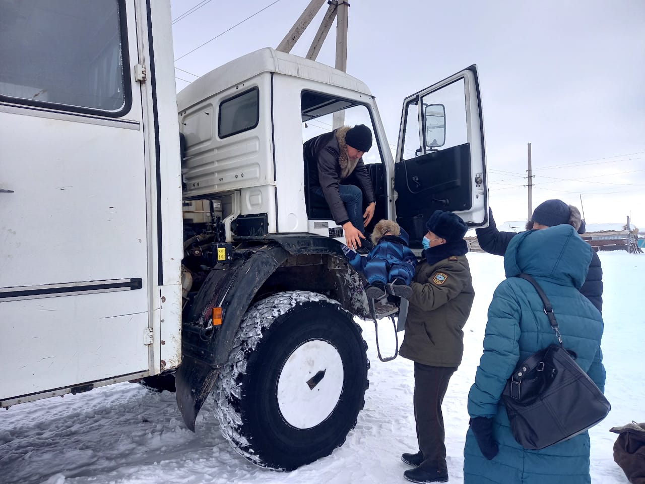 Более 50 человек эвакуировано с трассы в пункты обогрева в Акмолинской области
