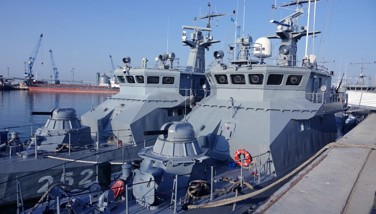 Ships of the Naval Forces of Kazakhstan perform a course task
