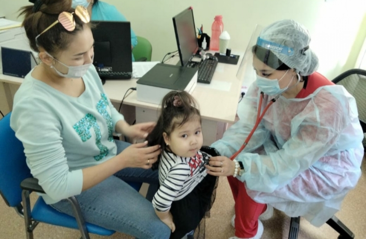 Как протекает «Омикрон» у детей, рассказала врач из Алматы