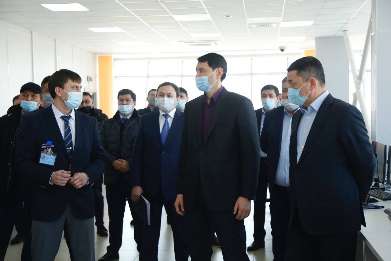 Министр финансов Ерулан Жамаубаев проинспектировал работу таможенных постов на казахстанско-китайской границе