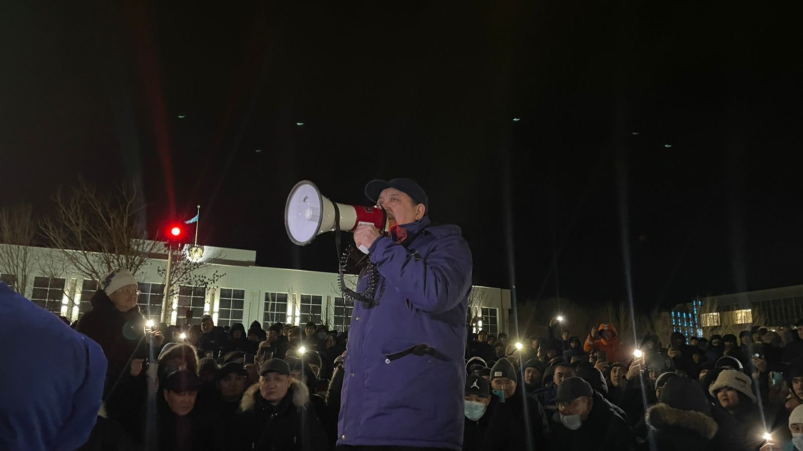 Нурлан Ногаев встретился с автовладельцами недовольными поднятием цен на сжиженный газ