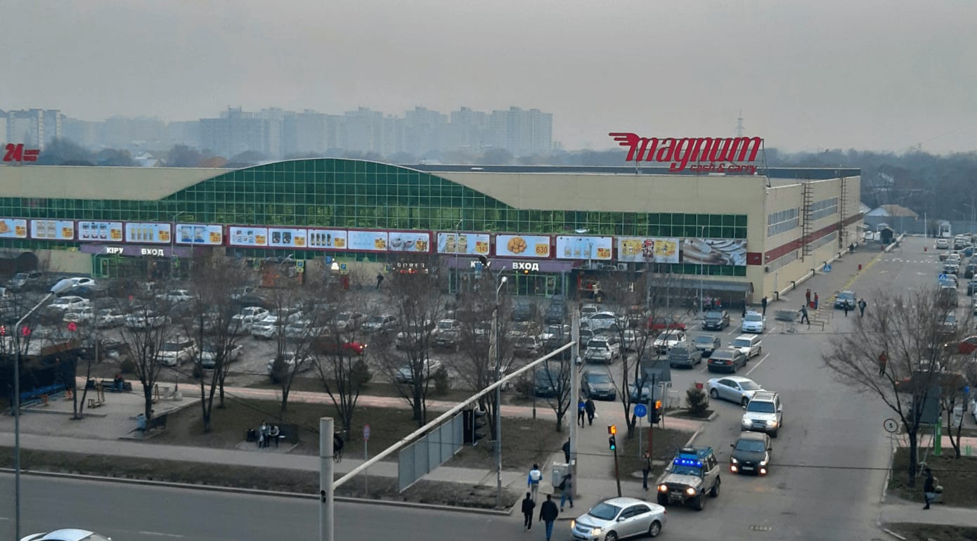 Супермаркеты в Алматы возобновляют работу по сокращенному графику