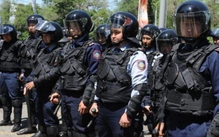 Ханым Меган фемдом Жоғарыда секс әйел отырады