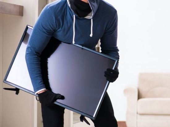 Қожайыны үй қызметкерін ұстап алып, оны сиқыған.