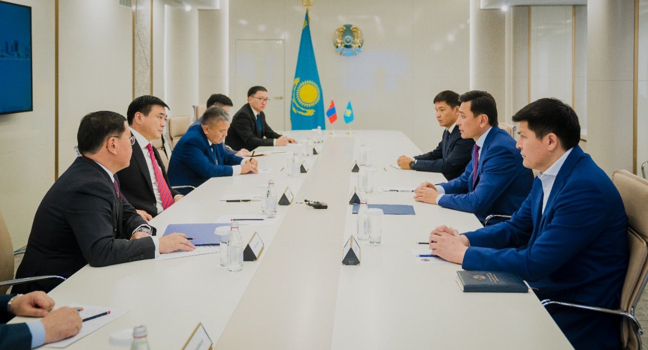 Аким Астаны встретился с вице-премьером Монголии