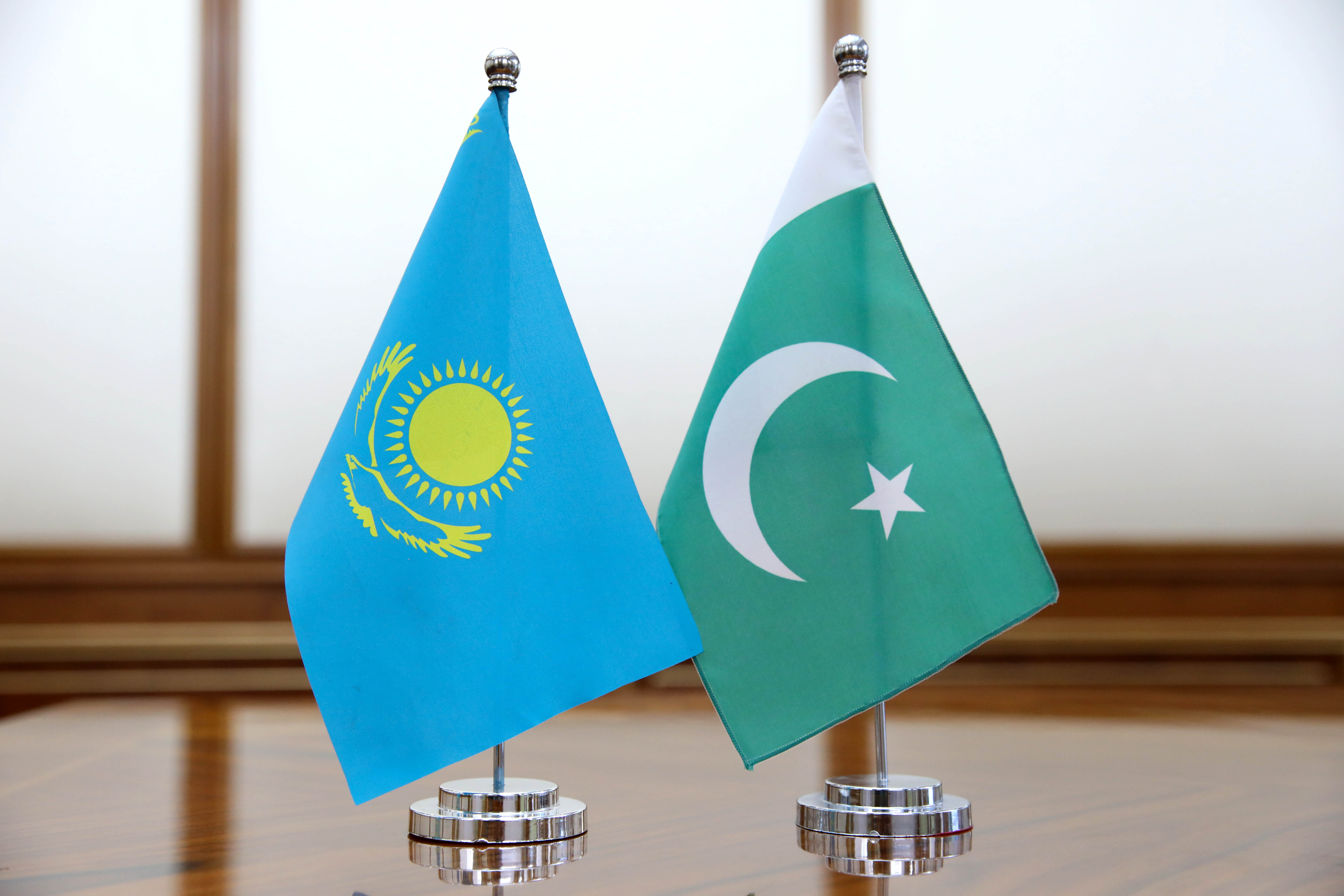 Министр обороны Казахстана встретился  с коллегой из Пакистана