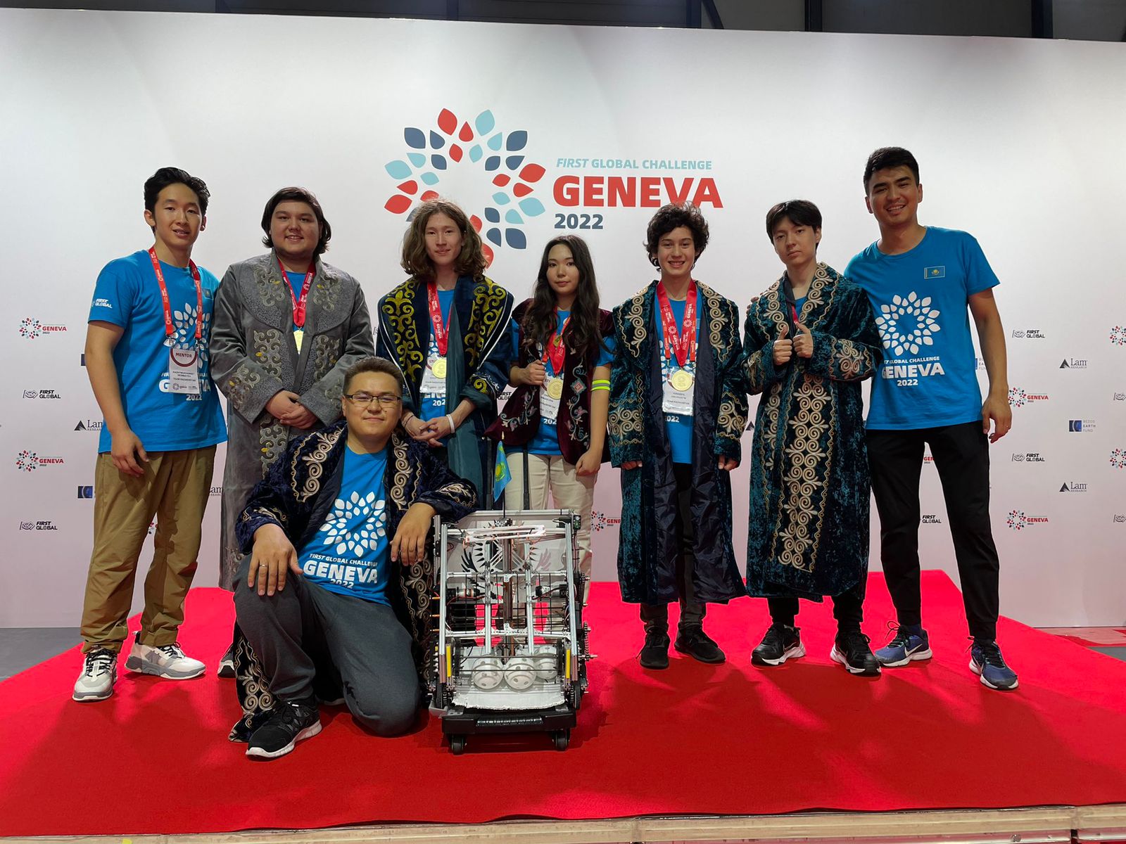 Kasachische Schulkinder gewinnen Robotik-Meisterschaft in Genf