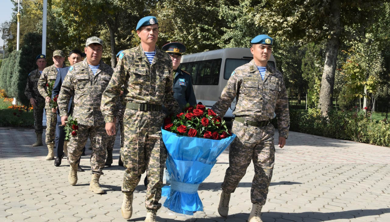Казахстанские военнослужащие почтили память воинов, погибших на таджикско-афганской границе
