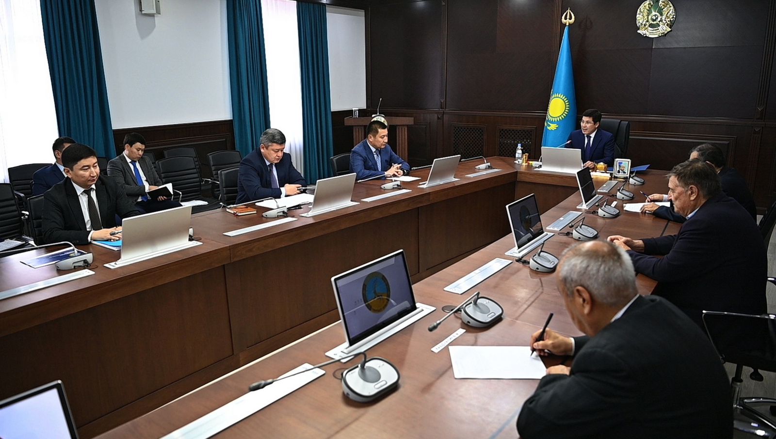 Пересмотреть градостроительную политику, выстроить работу городских отделов и рассмотреть ответственность должностных лиц  –  Абылкаир Скаков обозначил задачи по упорядочению жилищного строительства в Павлодаре