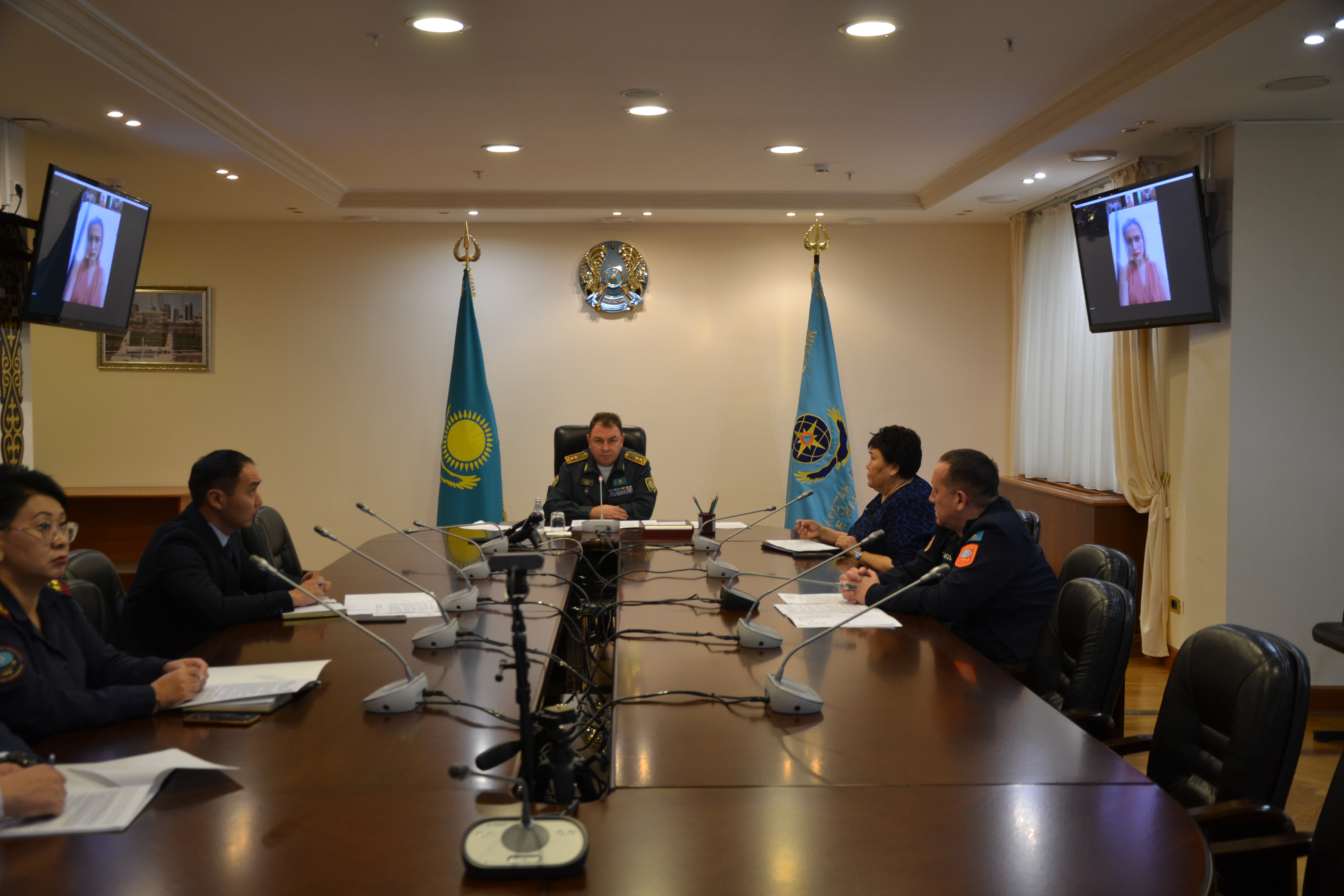 Министр провел онлайн прием граждан