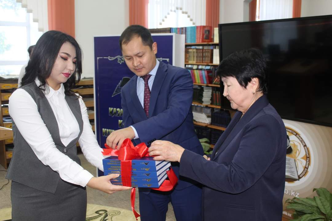 Кітапхана фото. Кітапханашылар күні. Китапхана. Актобе библиотека. Кітапханашылар күні.