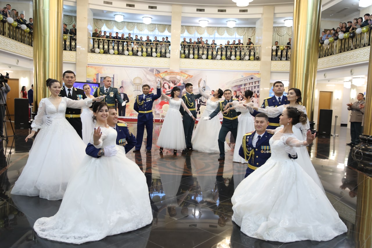 Officers' ball was held at the National Defense University
