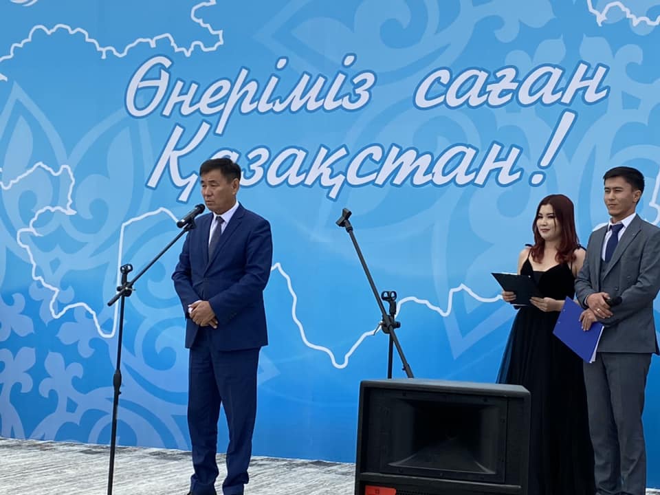 Қолдары кісенделген аққұбалармен жыныстық қатынас