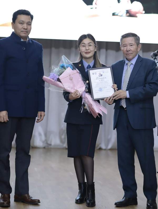 Қарт әйелдің қынап суреті