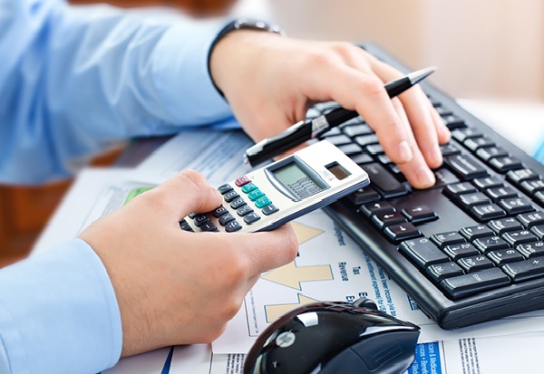 Салық төлеушiнiң (салық агентінің) салықтық берешегі сомасын оның дебиторларының шоттарынан өндiрiп алу.