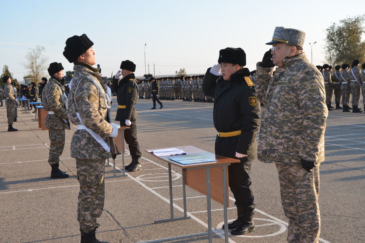 В Актау морские пехотинцы приняли военную присягу