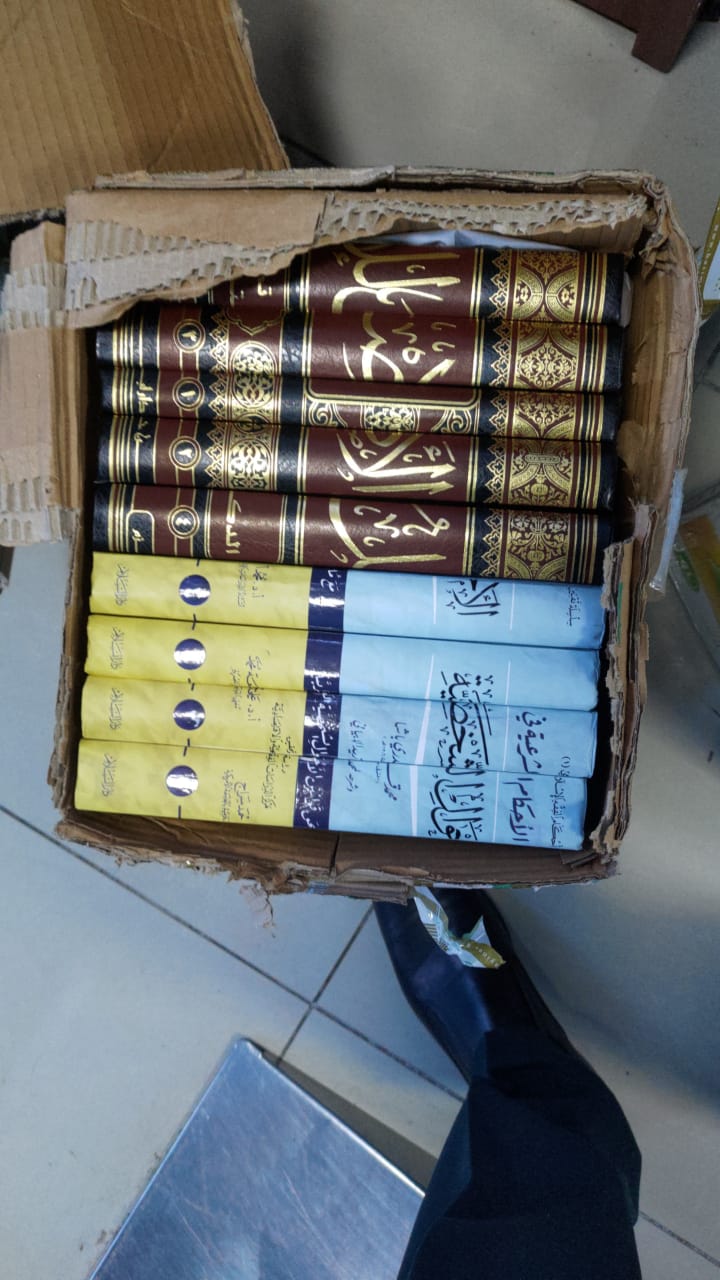 Транспортные полицейские изъяли у пассажира международного авиарейса 63 книги религиозного содержания