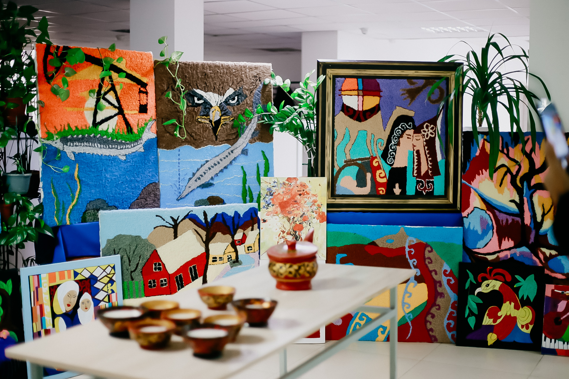 В Атырау голосующие имели возможность полюбоваться выставкой поделок