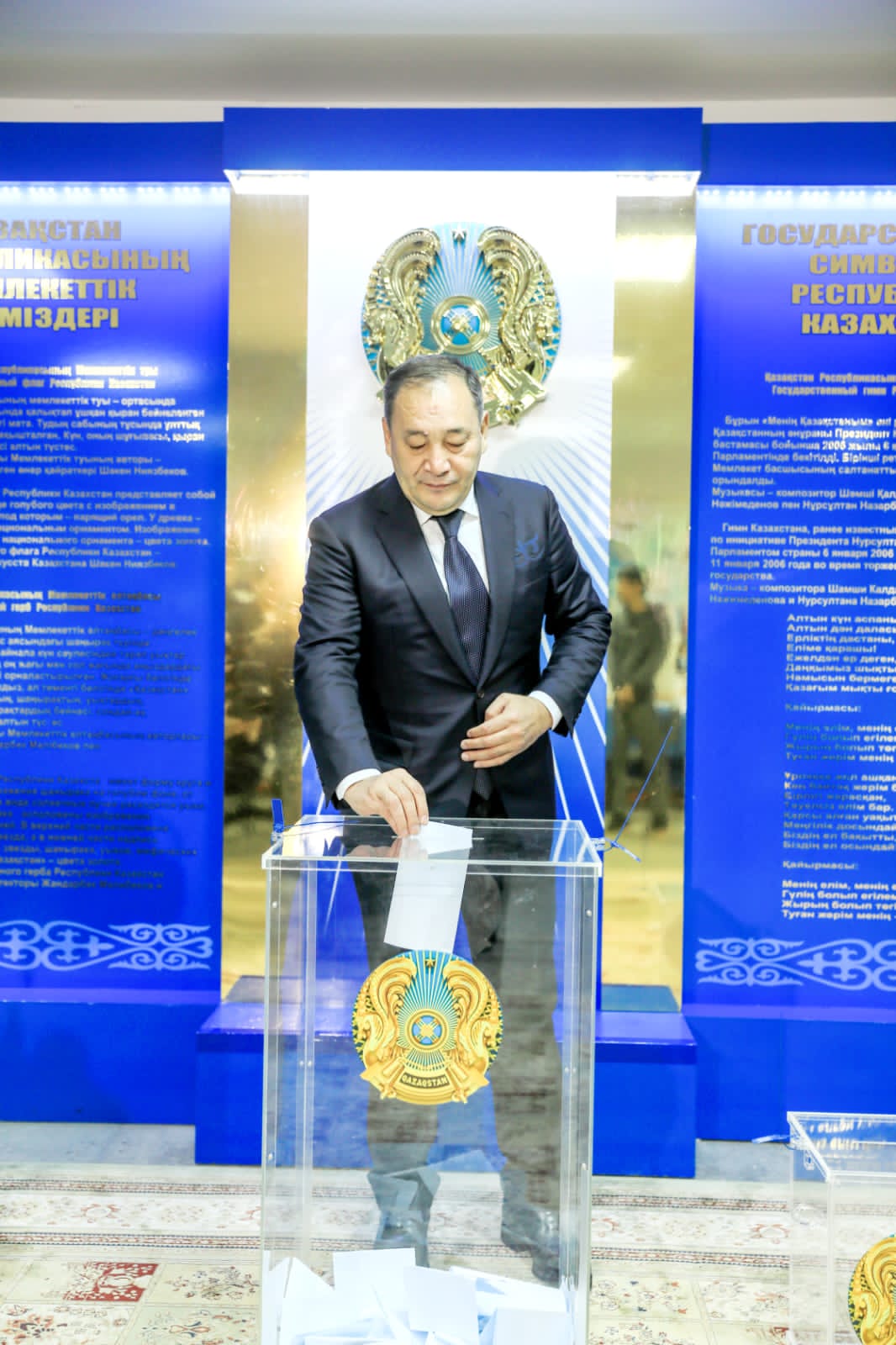 Ералы Тугжанов проголосовал на внеочередных выборах Президента РК