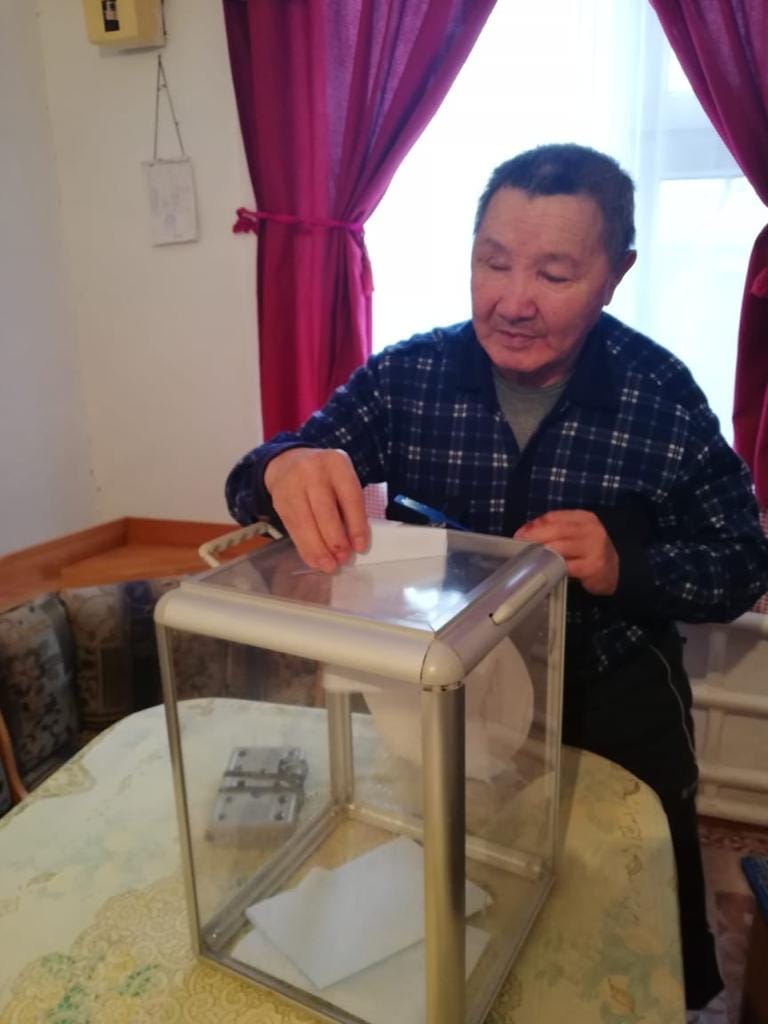 Пенсионеры села Сайхин, ветераны тыла, люди с ограниченными возможностями активно голосуют на дому