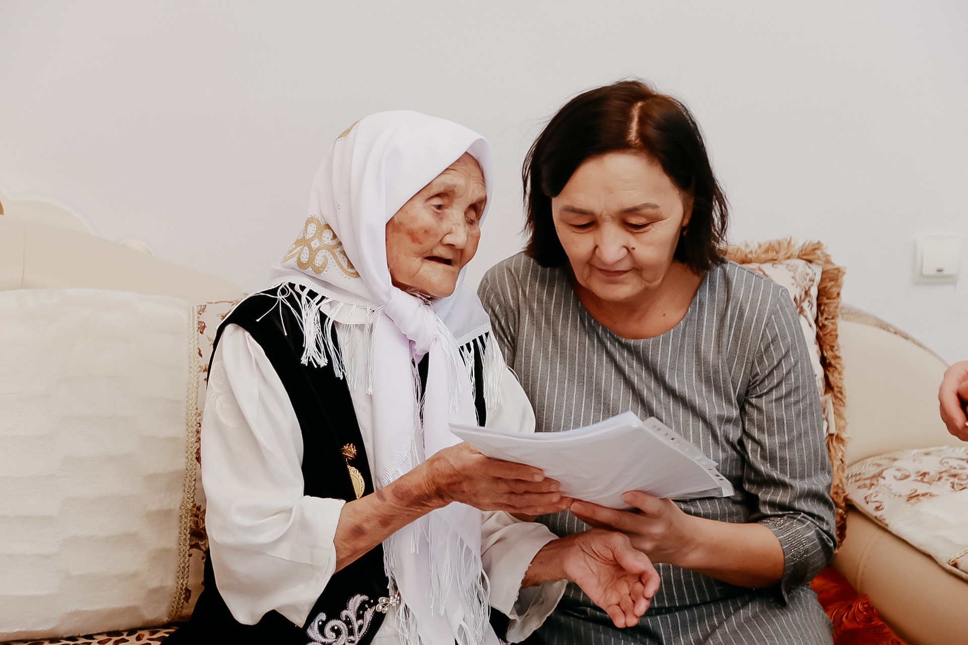 Долгожительница которой 104 года проголосовала в Атырауской области