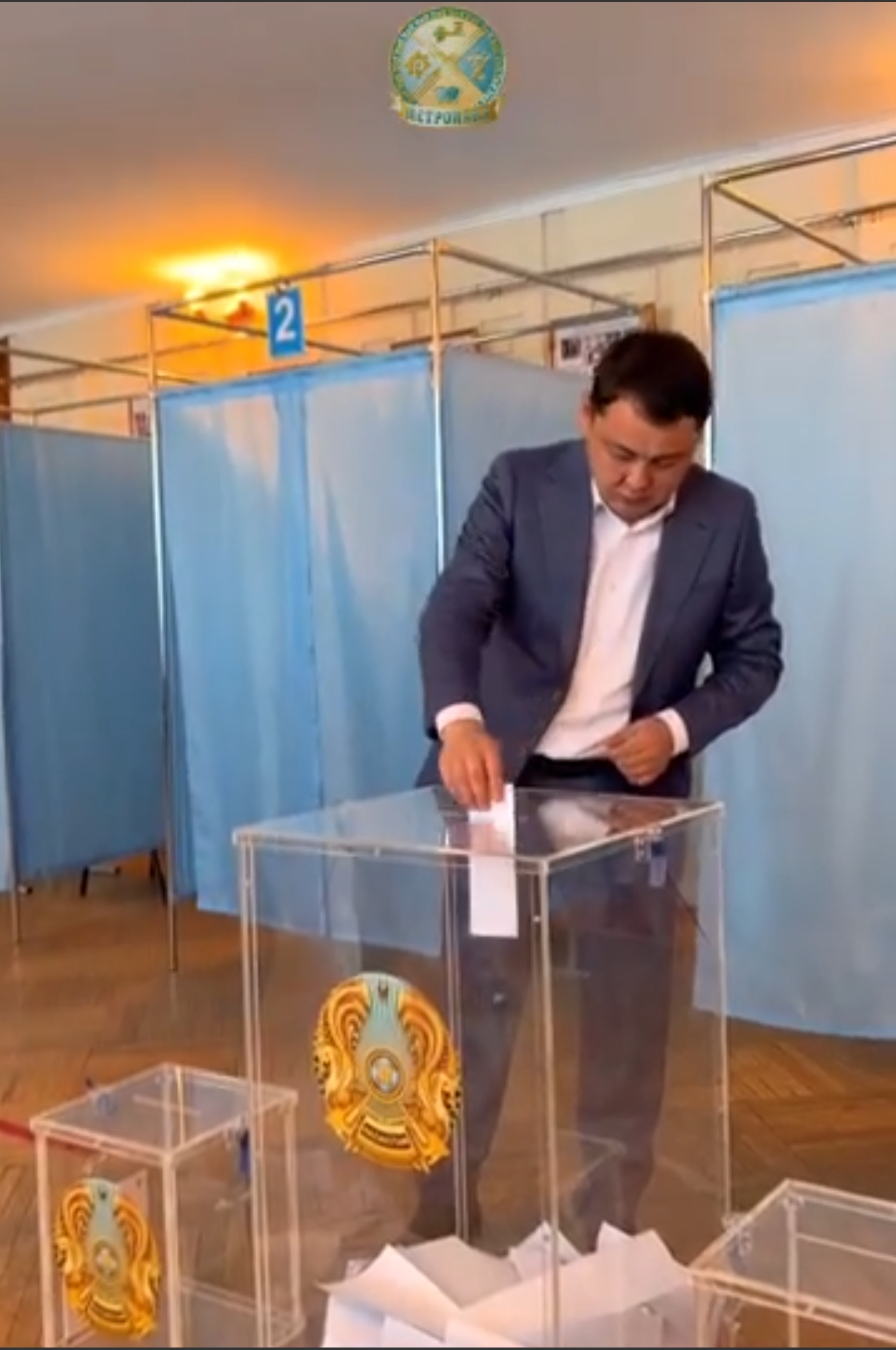 В Казахстане проходят внеочередные выборы Президента. Проголосовал на выборах аким города Петропавловска Руслан Анбаев.