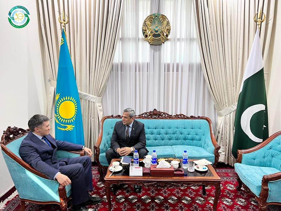 Посол Казахстан в Пакистане Ержан Кистафин провел встречу с вновь назначенным Исполнительным Директором Комиссии по науке и технологиям в интересах устойчивого развития на юге (COMSATS), Послом, доктором Мохаммадом Нафизом Закария