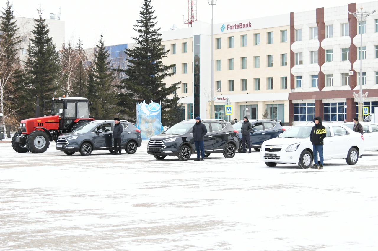 Ключи от спецтехники вручили в Акмолинской области