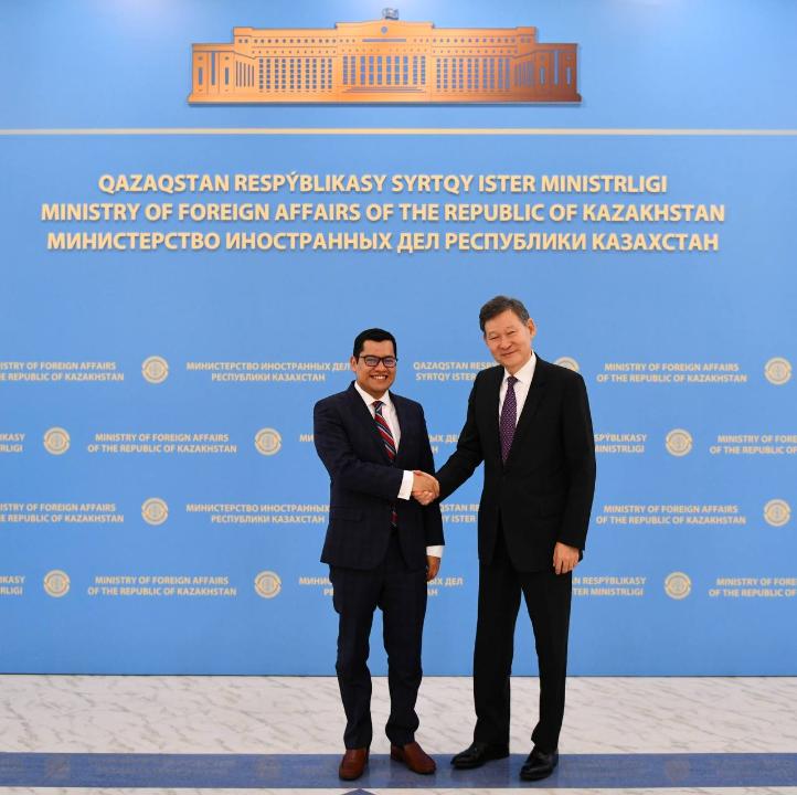 Diputados mexicanos visitaron Kazajstán por primera vez