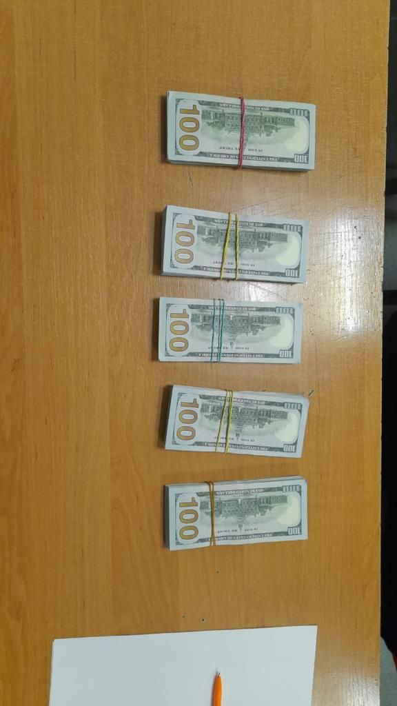 В аэропорту Актобе пресечен факт вывоза из страны 50 тысяч долларов наличными