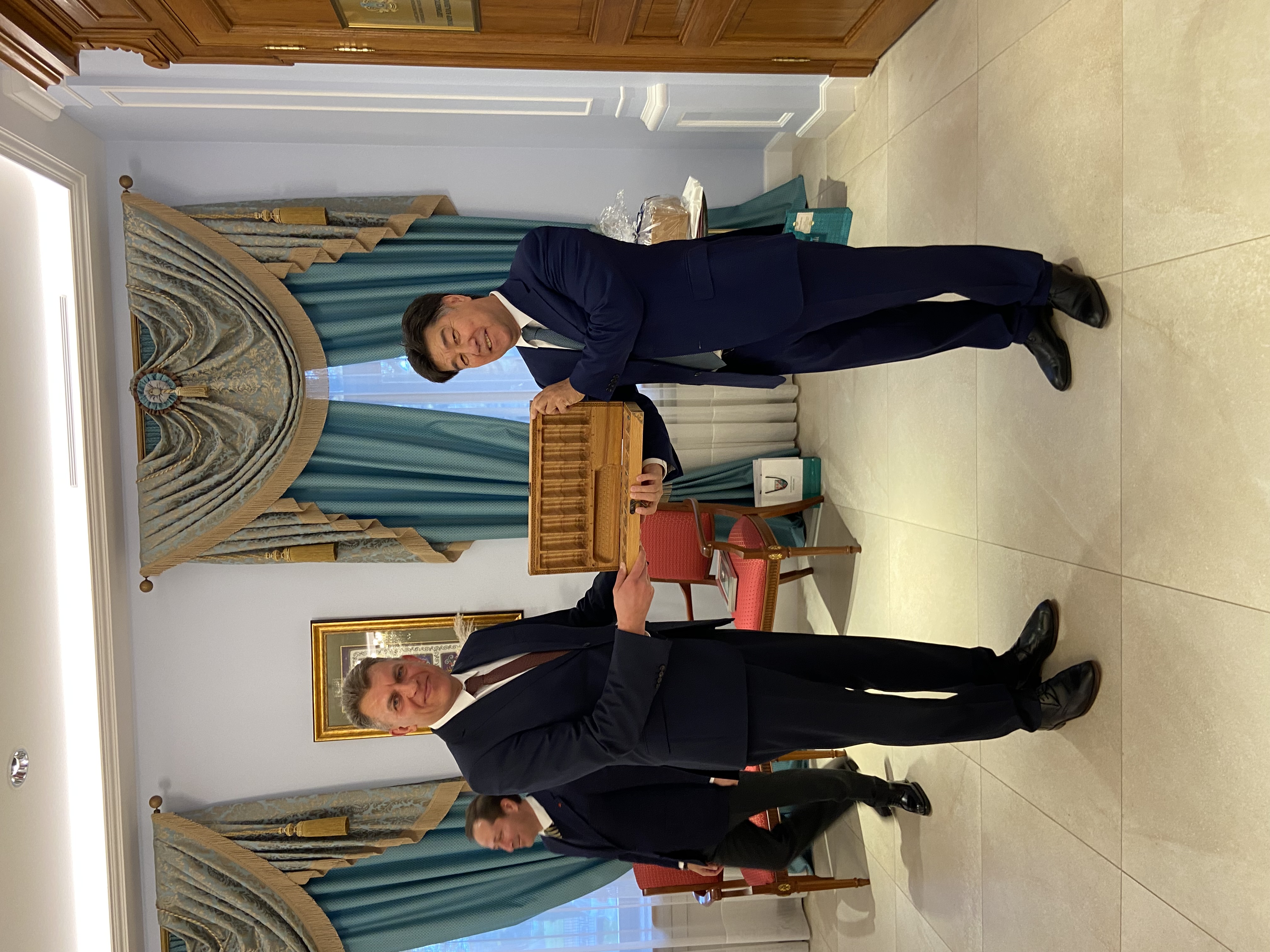 В Риге состоялась презентация книги «Основы Тогызкумалак в задачах»