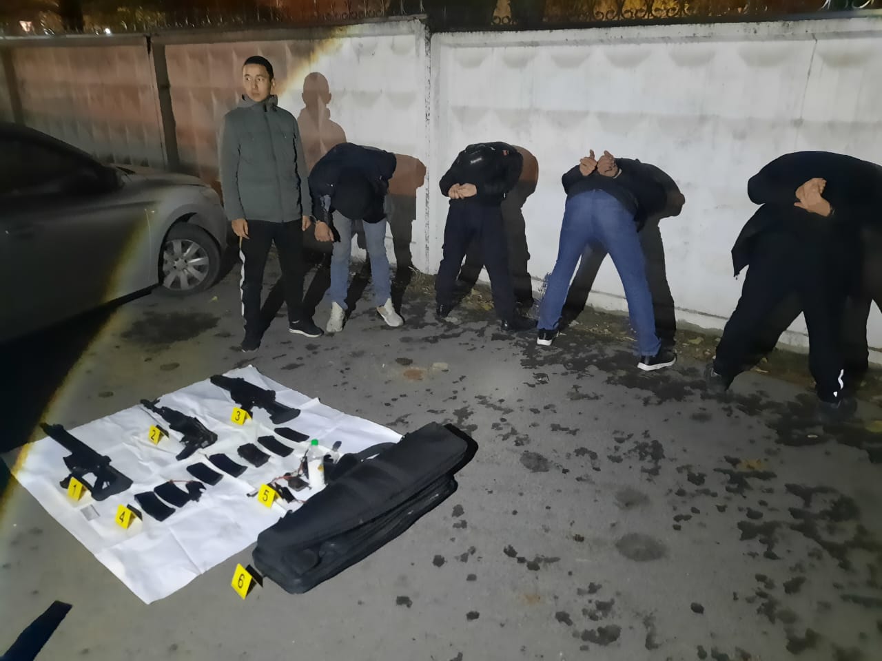 Созылған анус пенисі