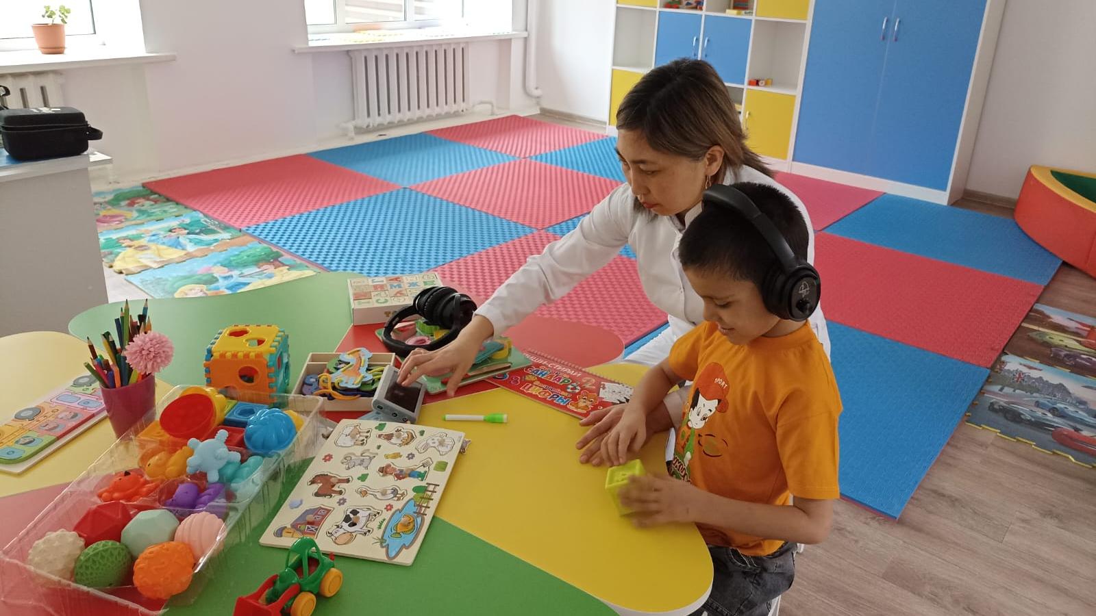 Оборудование для Томатис-терапии появилось в центре для особенных детей Карагандинской области