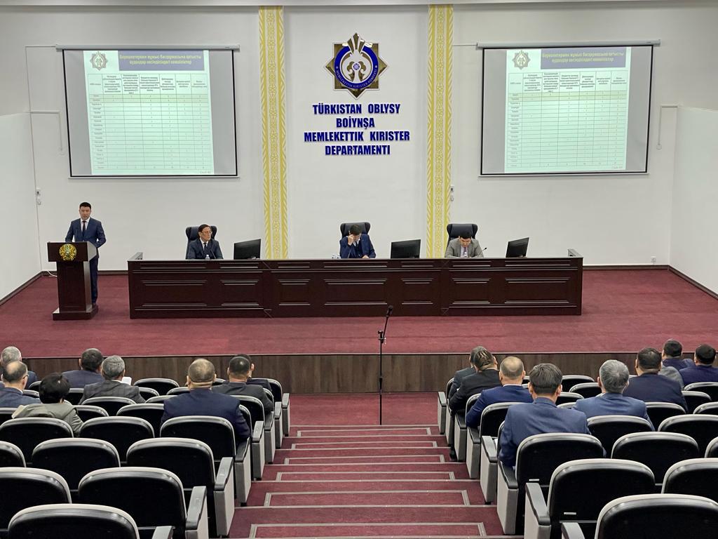 Ресейлік зертхана қызметкерлерінің азғындықтарының порнографиялық фотосуреттері