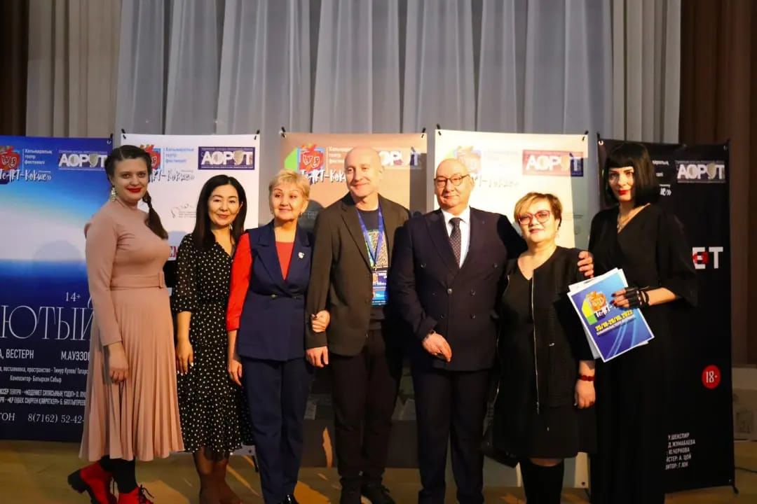 Порно: Әйелімді досыммен сиқыстыру