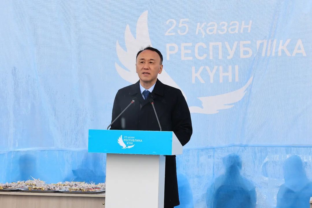 В канун национального праздника Дня Республики пострадавшие от пожара жители Аулиекольского района получили ключи от новых домов.