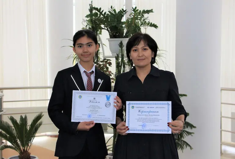 Кызылординская школьница Зухра Омирзак завоевала серебряную медаль в конкурсе юных историков