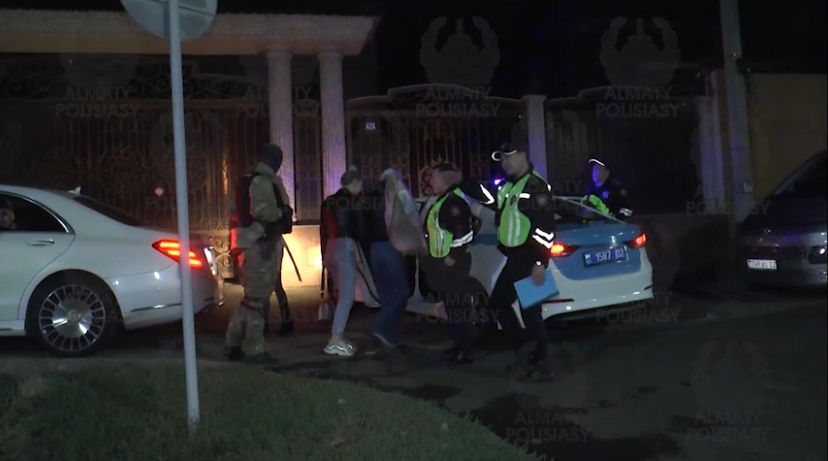 Смотреть порно онлайн: жігіт лизат сперму